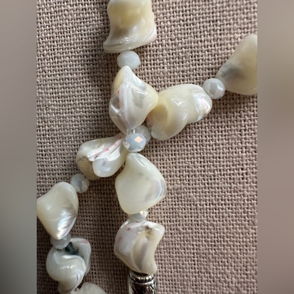 24 inch Freshwater Pearls and Mother of Pearl pendant bead necklace NWOT - Picture 5 of 14